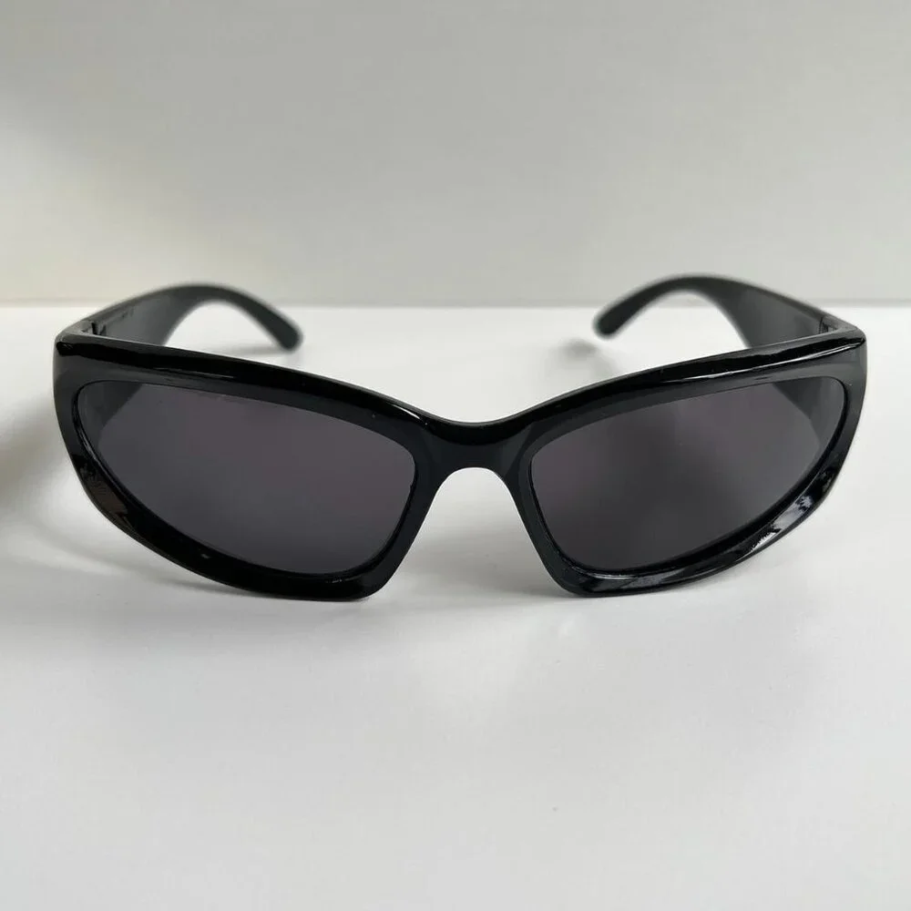 y2k 2000s vintage style black surfer sporty sunglasses